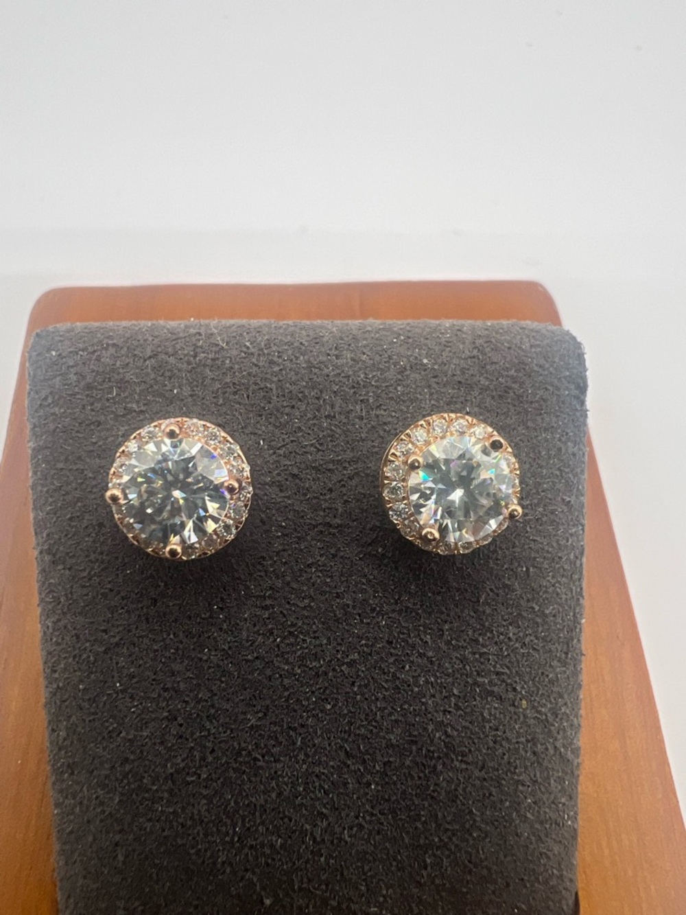 NWT Rose Gold Halo S925 Moissanite Stud Earrings